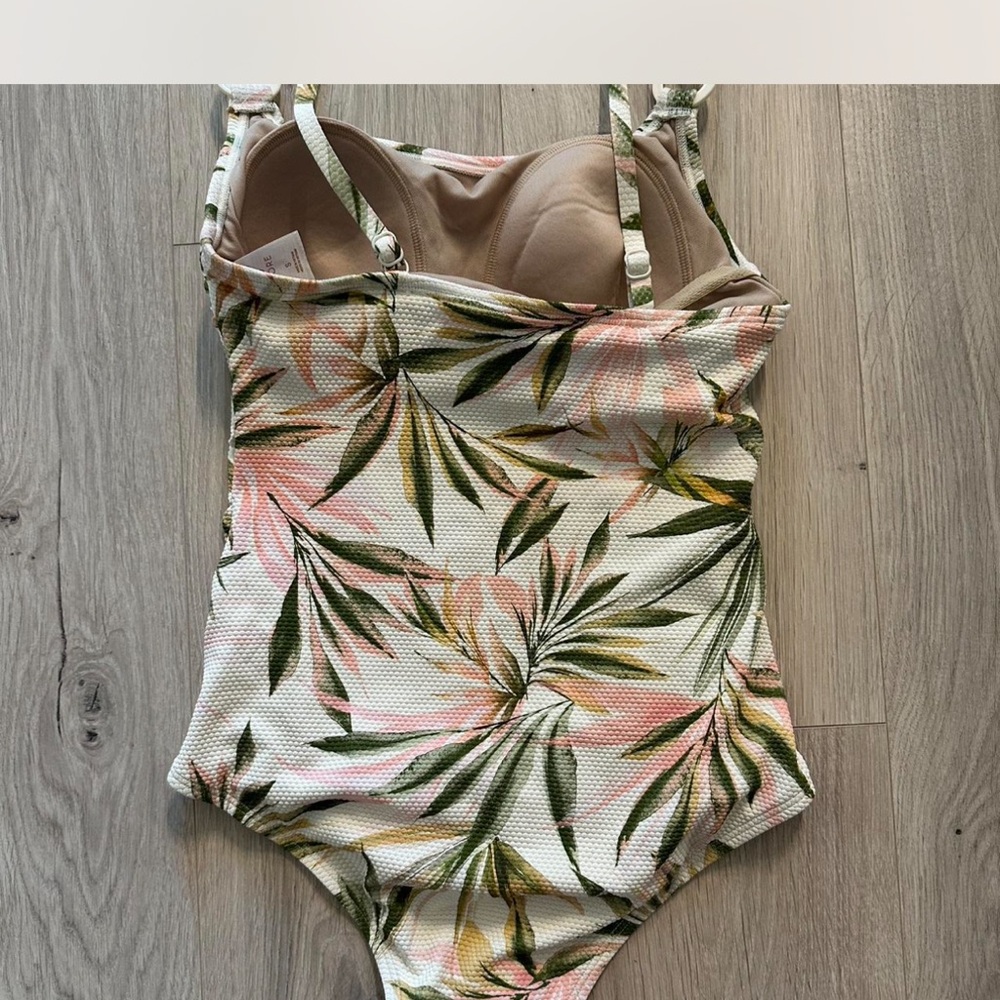 Swimsuit - Picture 2 of 3